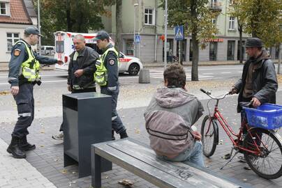 Santykiai: policininkai išsivežė tik vieną peštynių dalyvį.