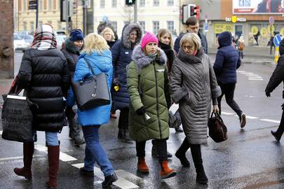 Akcija: perpiet Herkaus Manto gatve žingsniavę mokytojai varpelius laikė nuleistose rankose ir atrodė pavargę.