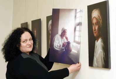 Stilius: Klaipėdoje gyvenančios fotografės O.Kasabovos darytos nuotraukos primena kelių šimtų metų senumo flamandų dailininkų pieštus portretus.