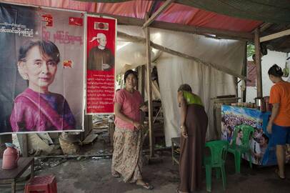 Aung San Suu Kyi portretas.