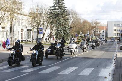 Gargždus sudrebino plieniniai žirgai