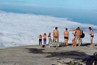 Turistai ant Kinabalu kalno