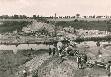 1934–1939 m. įamžinta Lietuvos transporto infrastruktūros dvidešimtmečio projekto – Žemaičių plento statybų – akimirka