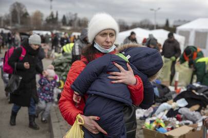 Tikslas: iš karo siaubiamos Ukrainos pabėgėlės skubėjo nešinos mažais vaikais ant rankų.