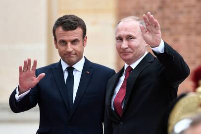 Emmanuelis Macronas ir Vladimiras Putinas