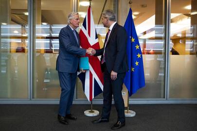 Michelis Barnier ir Stephenas Barclay 