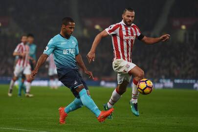 „Stoke City“ namuose 3:1 nugalėjo „Swansea“ ekipą