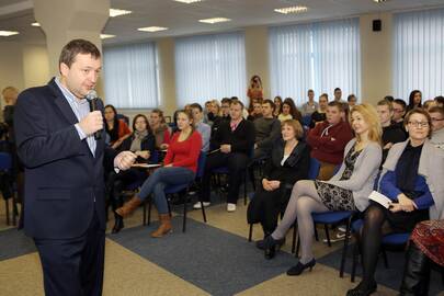 Klaipėdos Socialinių mokslų kolegijoje apsilankęs A.Guoga studentus tikino, jog būtent dabar jie gyvena aukso amžiuje.