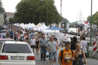 Populiarumas: Jūros šventės mugė kasmet pritraukia minias žmonių.