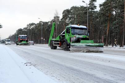 Orai: valyti gatvių praėjusią žiemą kelininkai buvo išvažiavę vos 2–3 kartus.