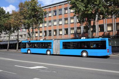 Uostamiesčio gatvėmis jau važinėja naujai perdažyti autobusai.