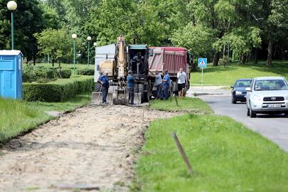 Darbai: pavojingu tapęs šaligatvis I.Simonaitytės gatvėje jau pradėtas remontuoti.