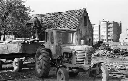 Šioje dienraščio "Klaipėda" bendradarbio ir šviesaus atminimo fotografo Albino Stubros nuotraukoje užfiksuoti 1974 m. griaunami pastatai S.Daukanto gatvėje.