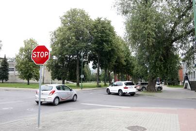 Sprendimas: Birutės ir Bijūnų bei Birutės ir Rūtų gatvių sankryžose bus įdiegtos eismo saugumą didinančios priemonės.