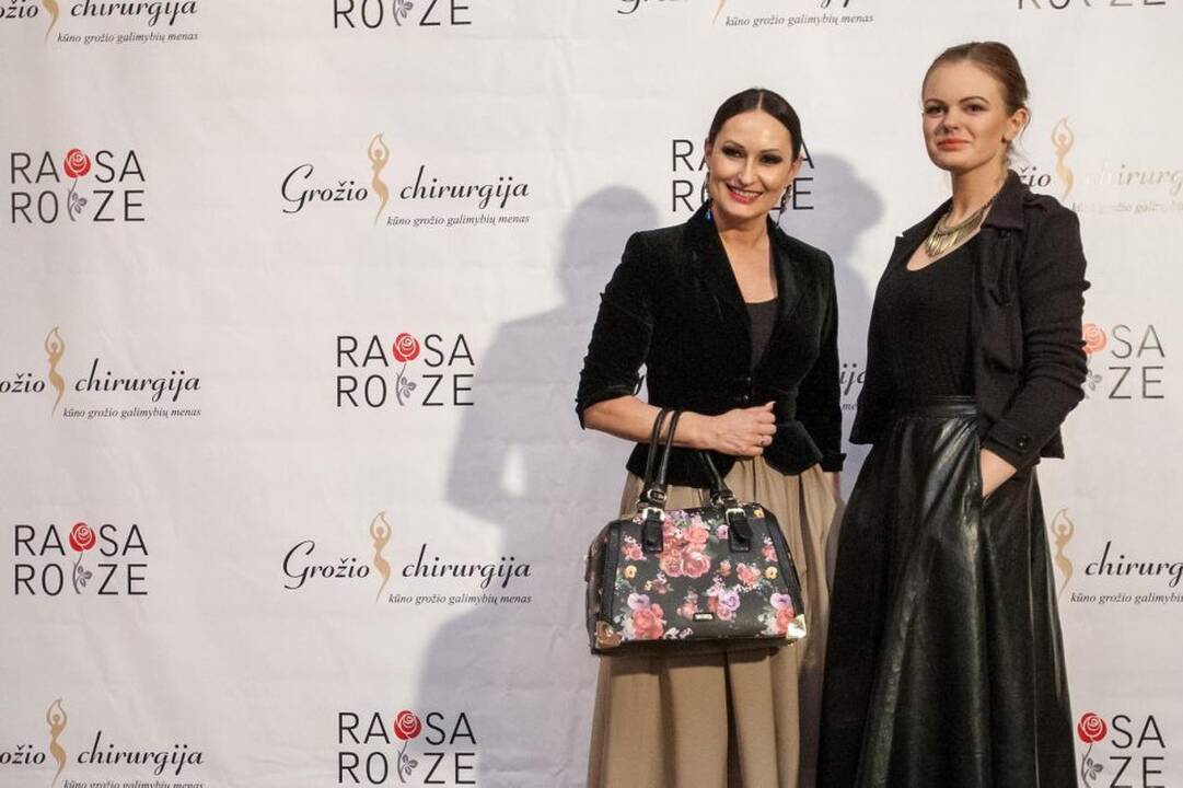 Rankinių kolekcijos „Aukso dulkės. Laiškai“ pristatymas