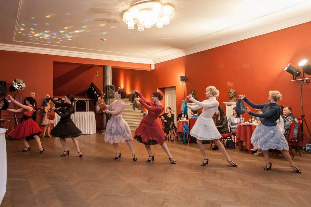 Rankinių kolekcijos „Aukso dulkės. Laiškai“ pristatymas