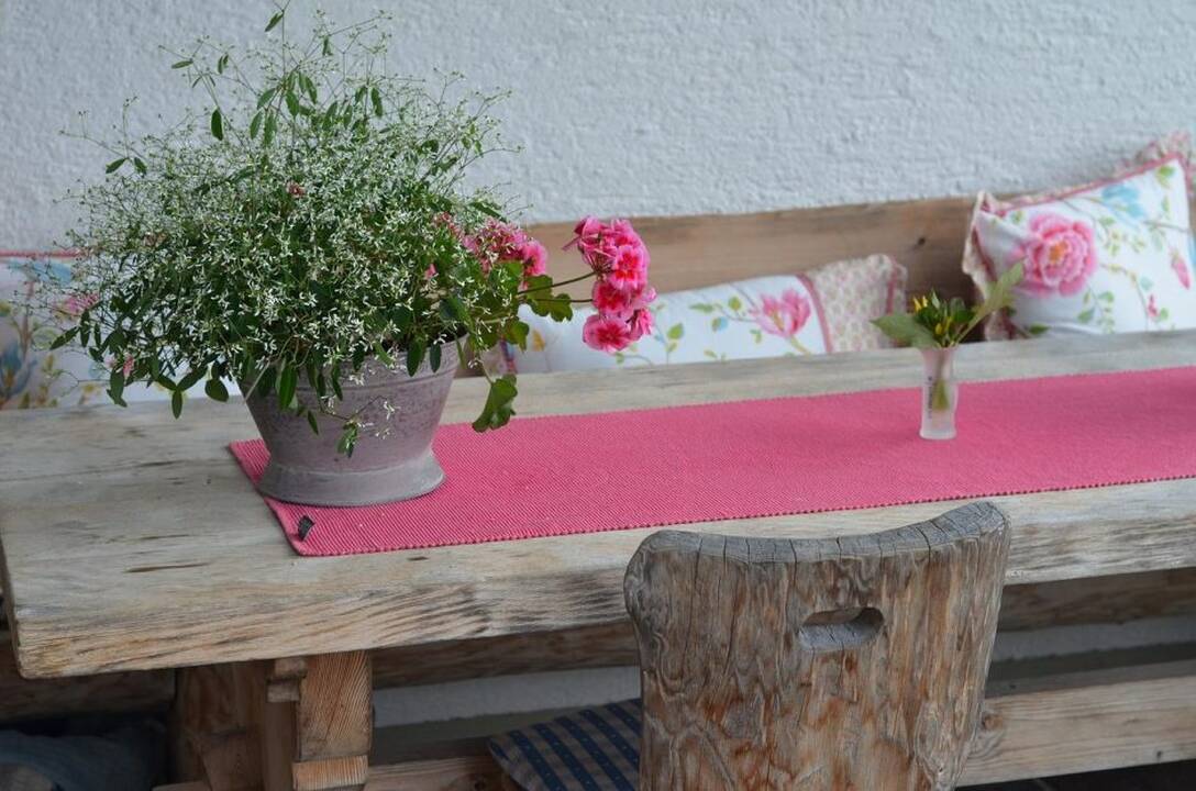 Idėjos, kaip detalėmis sukurti žydinčius namus