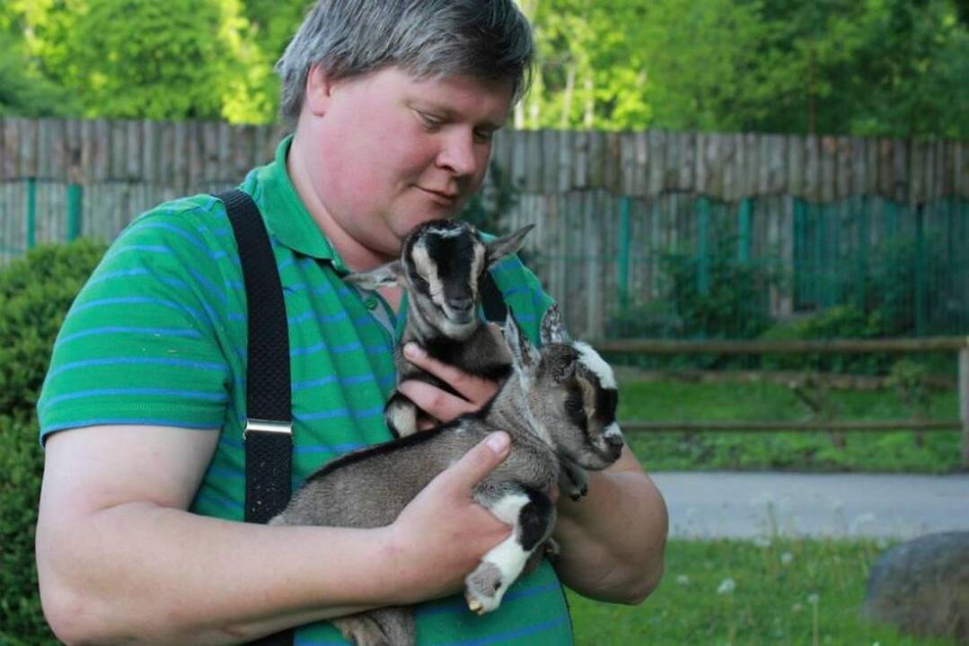 Zoologijos sode pagerbti gyvūnų prižiūrėtojai