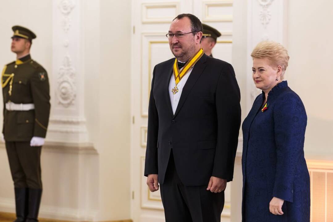 Prezidentė įteikė valstybės apdovanojimus