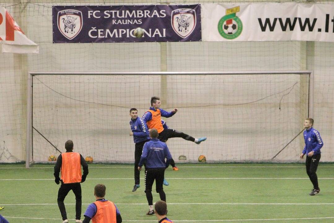 Kauno futbolo klubai „Kauno Žalgiris“ ir „Stumbras“ rengiasi sezonui.
