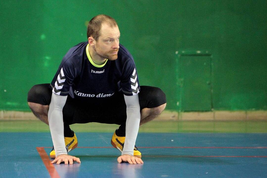 Kauno sporto halėje komandos susikovė dėl Lietuvos sporto universiteto rektoriaus taurės.