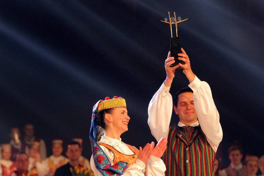 Studentiškas tautinių šokių festivalis „Ei, studente, sukis vėju!“