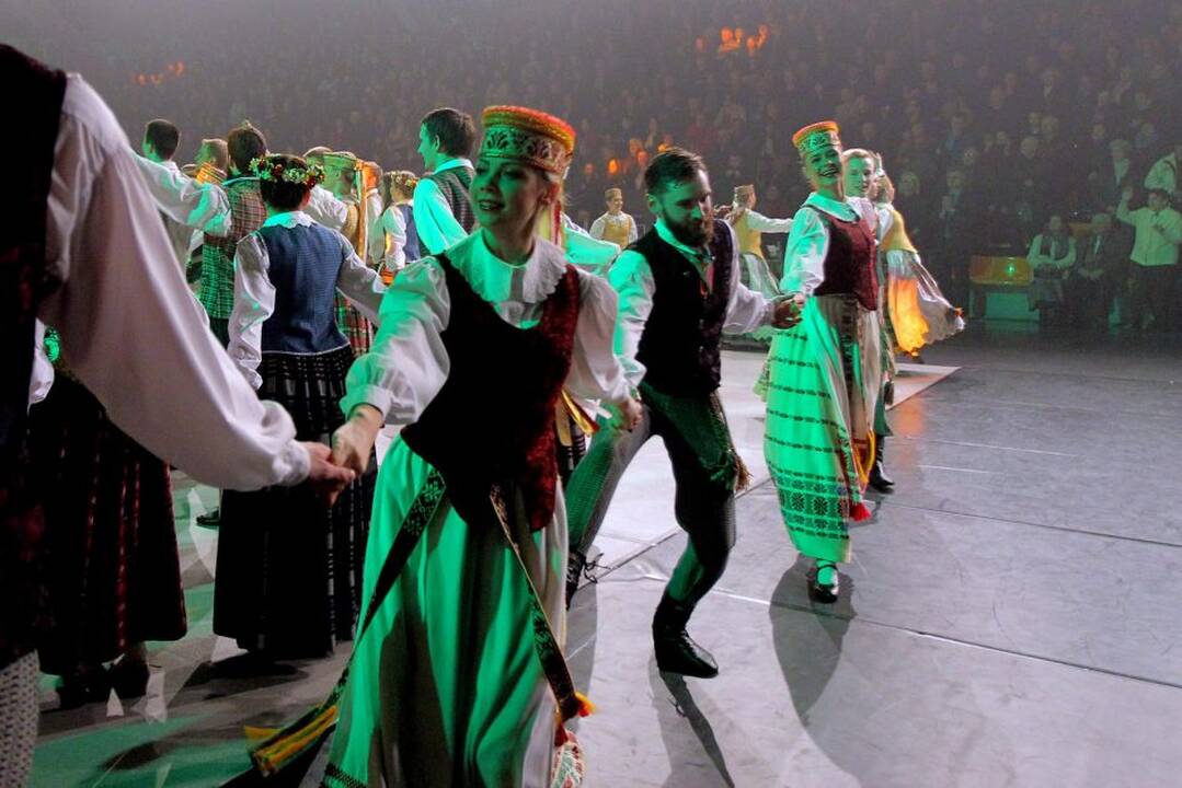 Studentiškas tautinių šokių festivalis „Ei, studente, sukis vėju!“