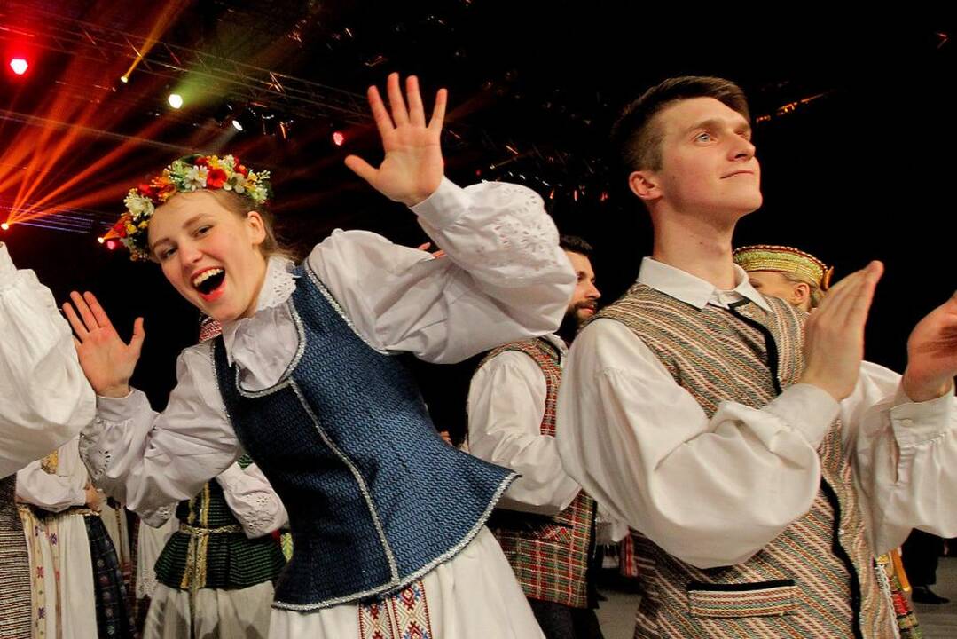 Studentiškas tautinių šokių festivalis „Ei, studente, sukis vėju!“