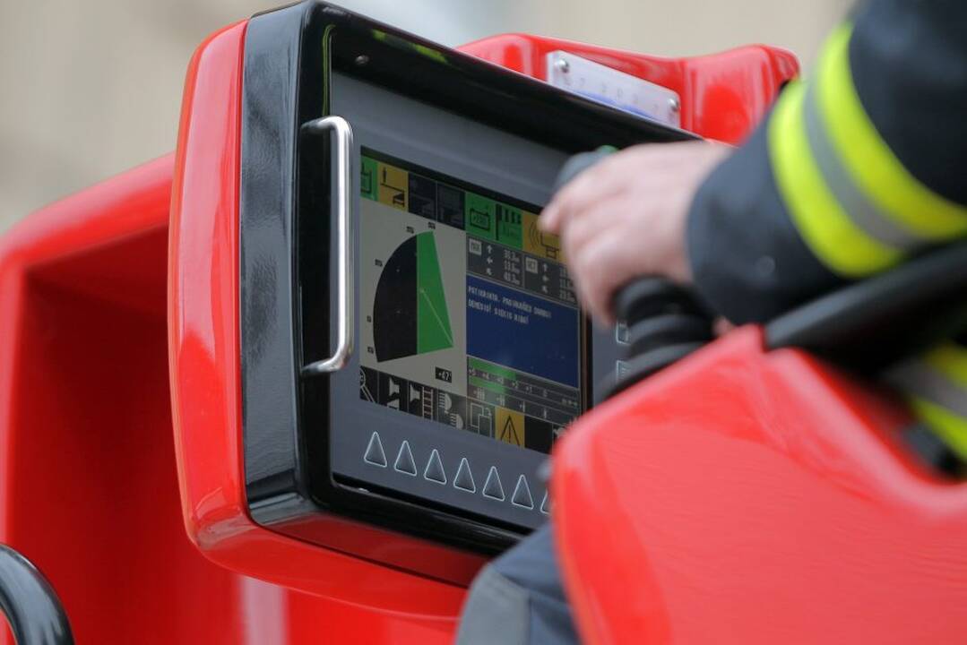 Ugniagesiai tikrina Kauno daugiabučių namų priešgaisrines ir evakuacines sistemas.