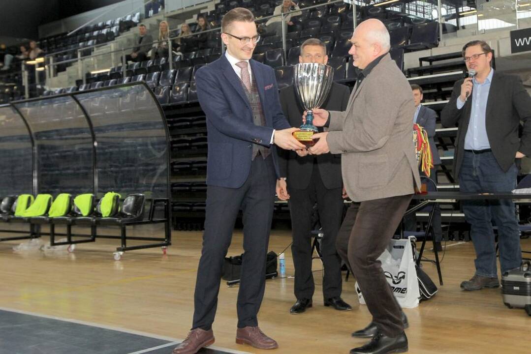Prieš Lietuvos salės futbolo taurės finalą buvo apdovanoti A lygos prizininkai.