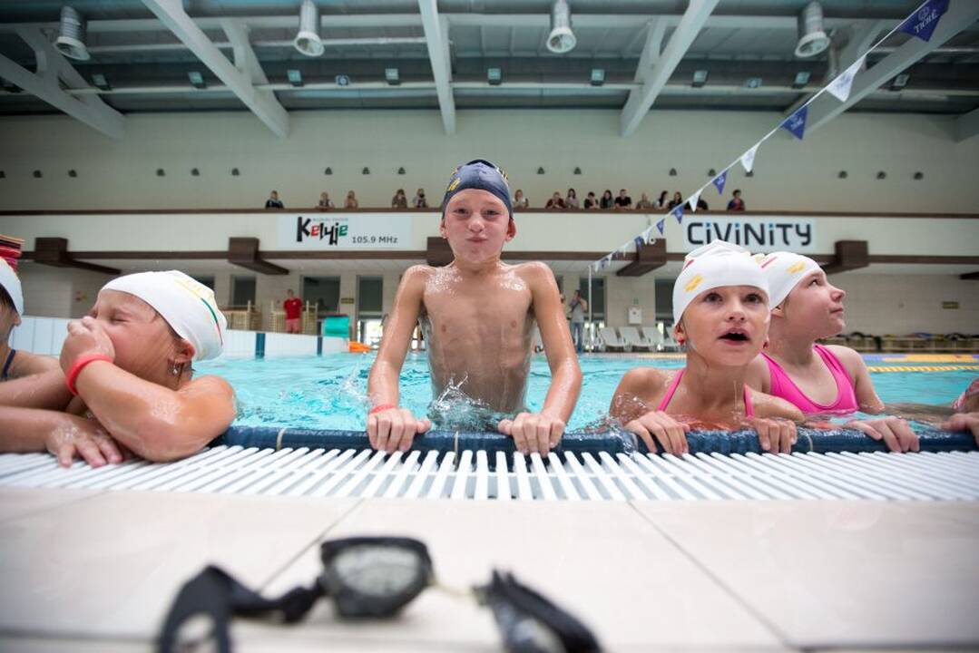 Rūta Meilutytė mokė vaikus plaukti