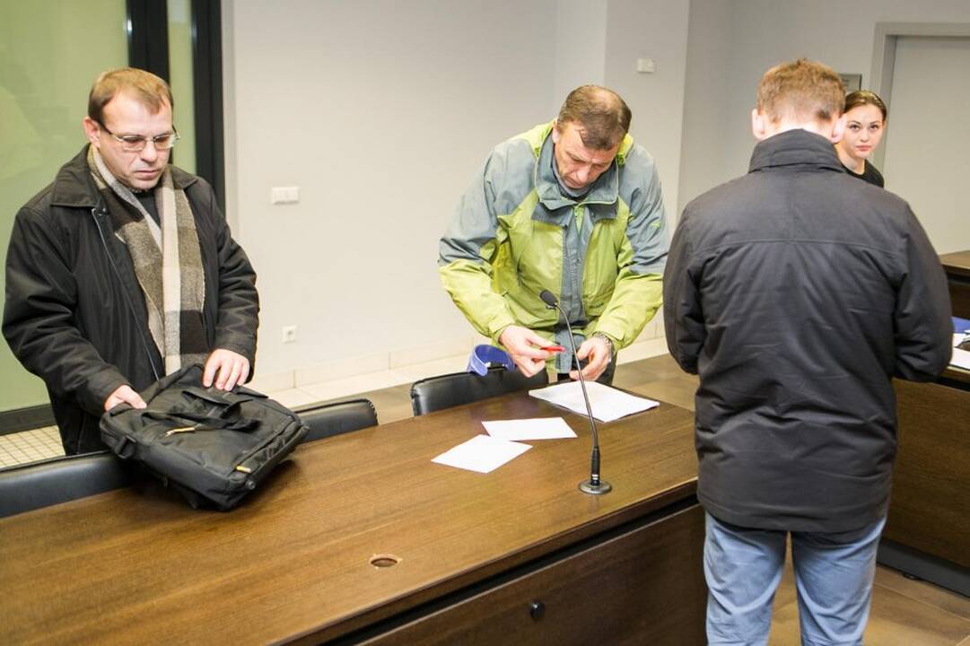 K.Šventoraitis (iš kairės), J.Ulevičius ir J.Kazlauskas savo kaltę neigė