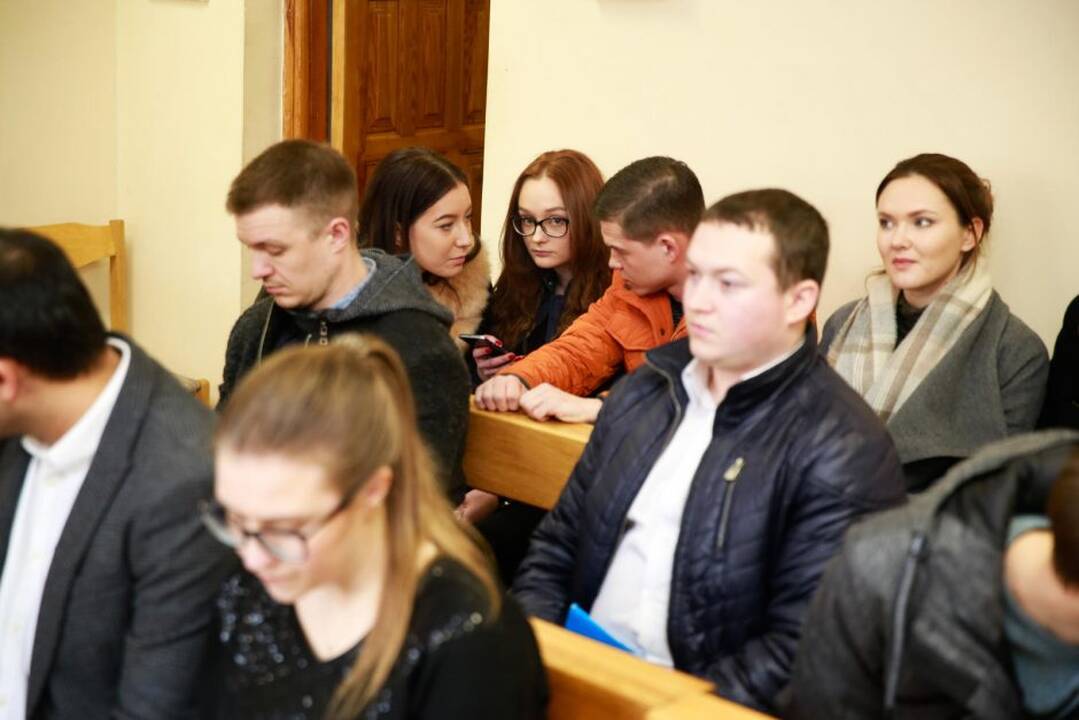 Rokų chuliganų teismas