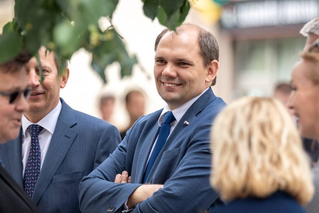 Ka­ra­lius Kau­ne pa­ger­bė sa­vo tau­tie­tį