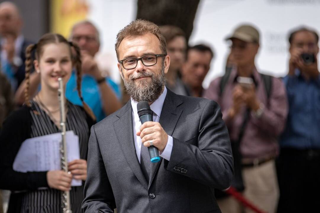 Ka­ra­lius Kau­ne pa­ger­bė sa­vo tau­tie­tį