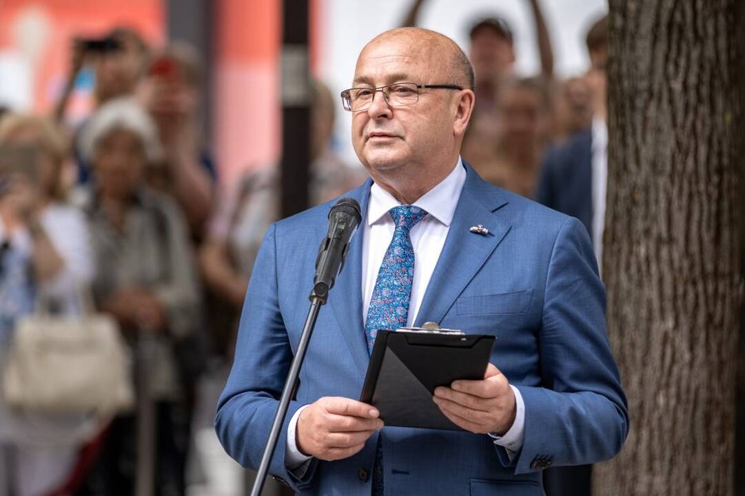Ka­ra­lius Kau­ne pa­ger­bė sa­vo tau­tie­tį