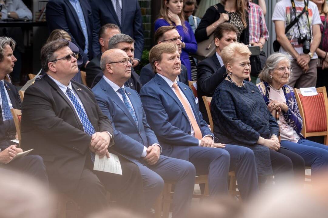 Ka­ra­lius Kau­ne pa­ger­bė sa­vo tau­tie­tį