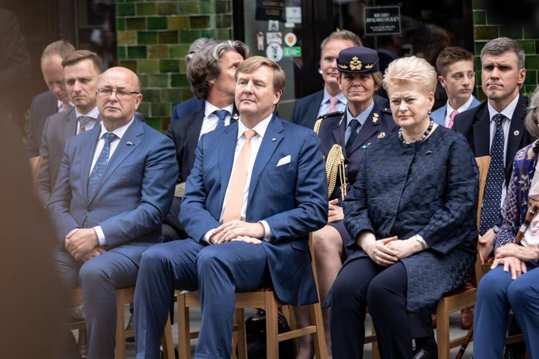 Ka­ra­lius Kau­ne pa­ger­bė sa­vo tau­tie­tį