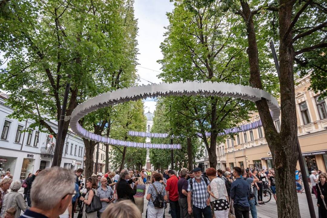 Ka­ra­lius Kau­ne pa­ger­bė sa­vo tau­tie­tį