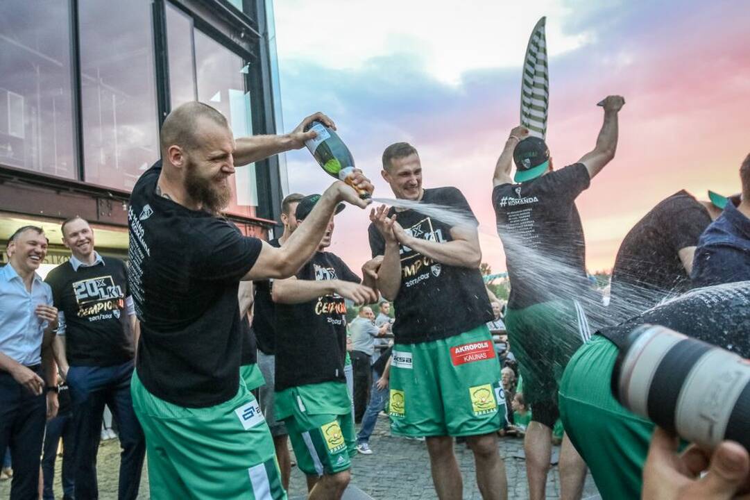 „Žalgiris“ kartu su aistruoliais švenčia pergalę