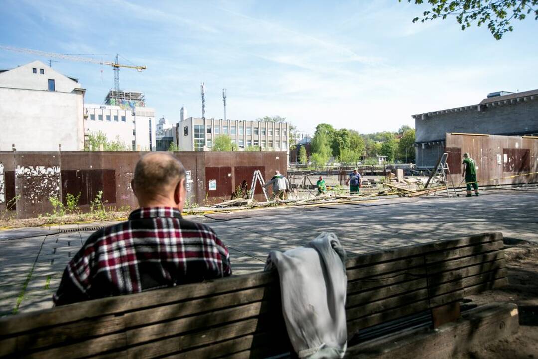 Griūvanti „Merkurijaus“ tvora