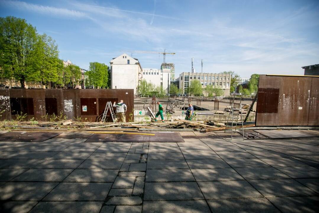 Griūvanti „Merkurijaus“ tvora