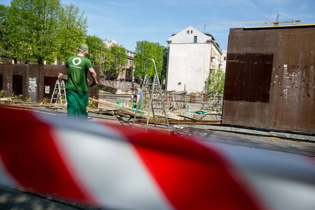 Griūvanti „Merkurijaus“ tvora