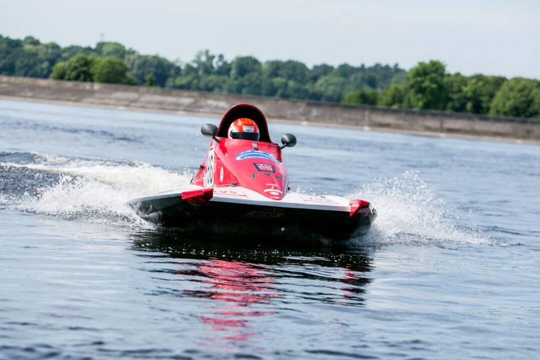 F2 vandens formulių lenktynės