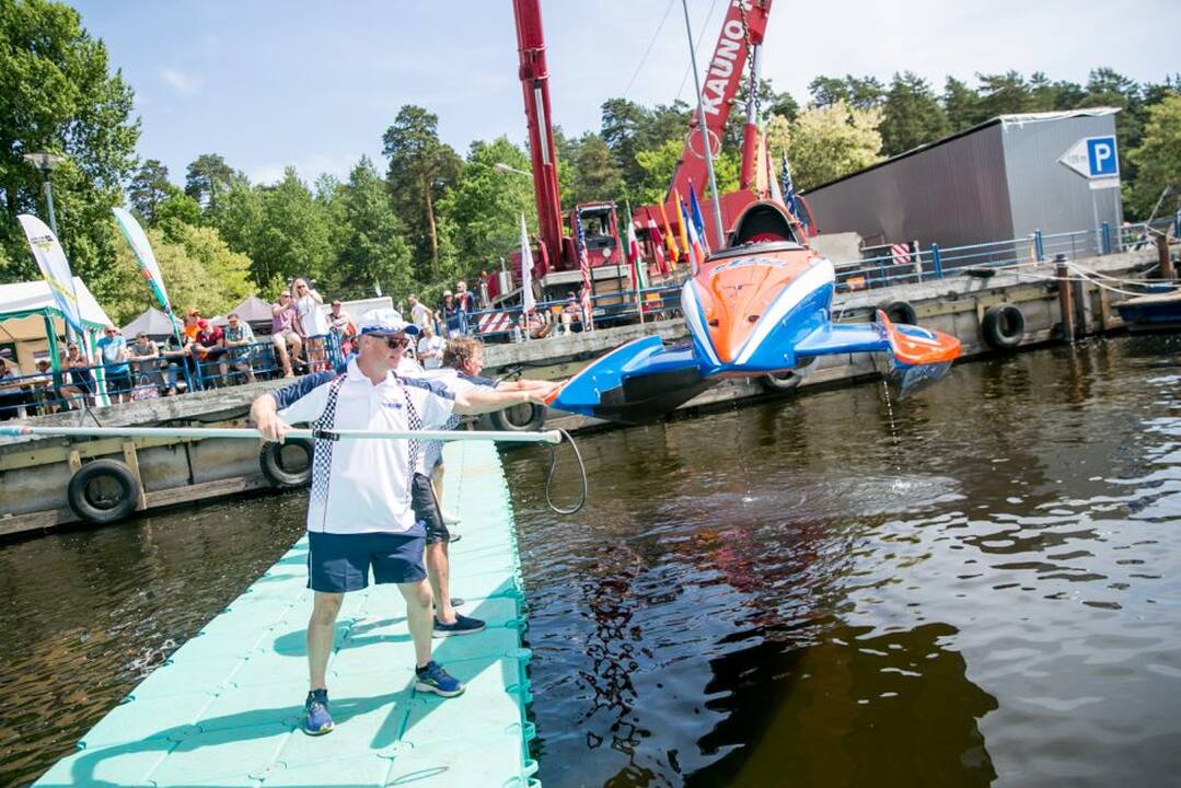 F2 vandens formulių lenktynės