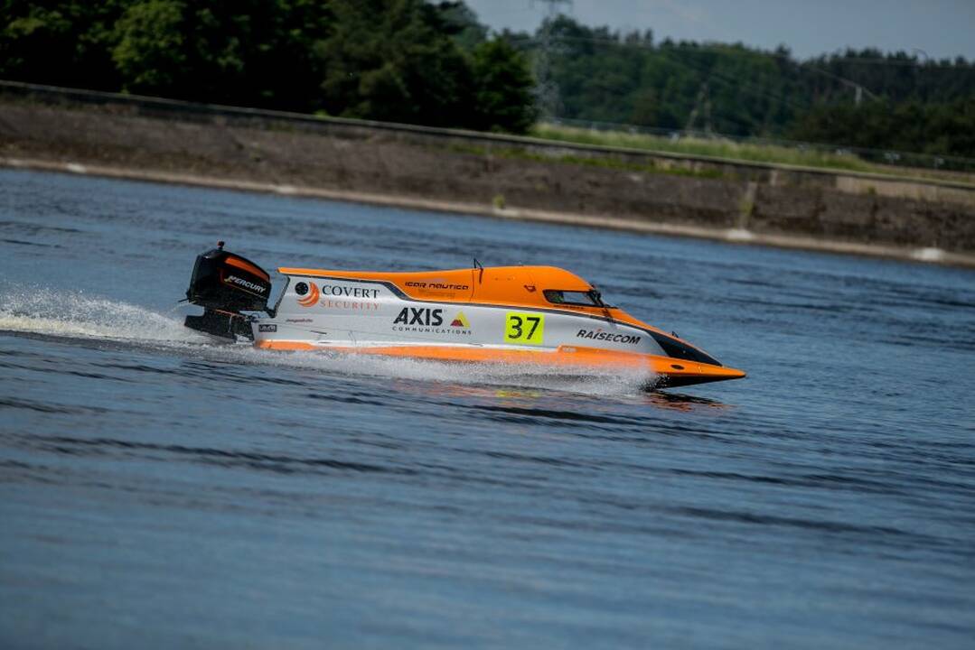 F2 vandens formulių lenktynės