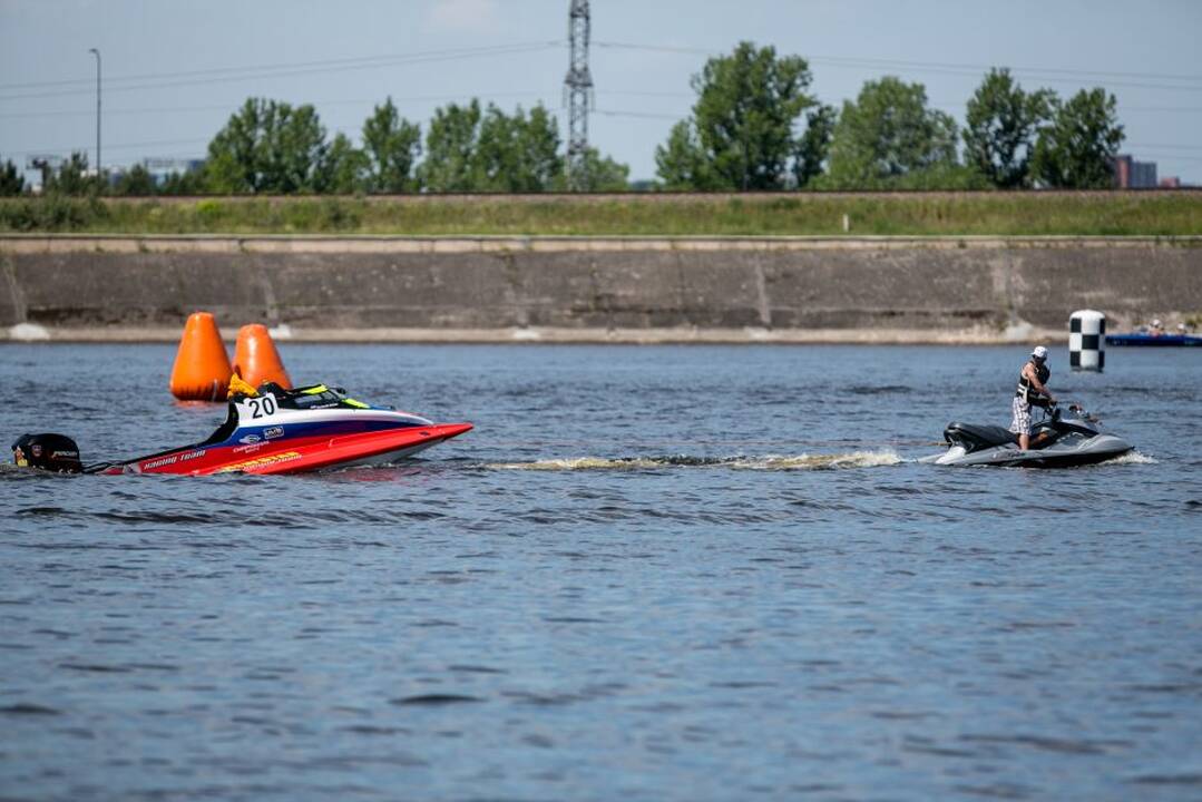 F2 vandens formulių lenktynės