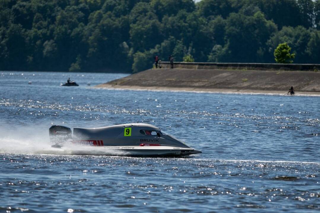 F2 vandens formulių lenktynės