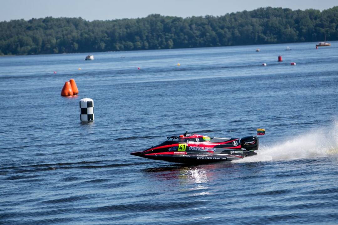 F2 vandens formulių lenktynės