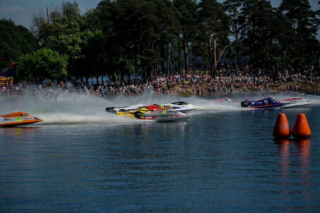 F2 vandens formulių lenktynės